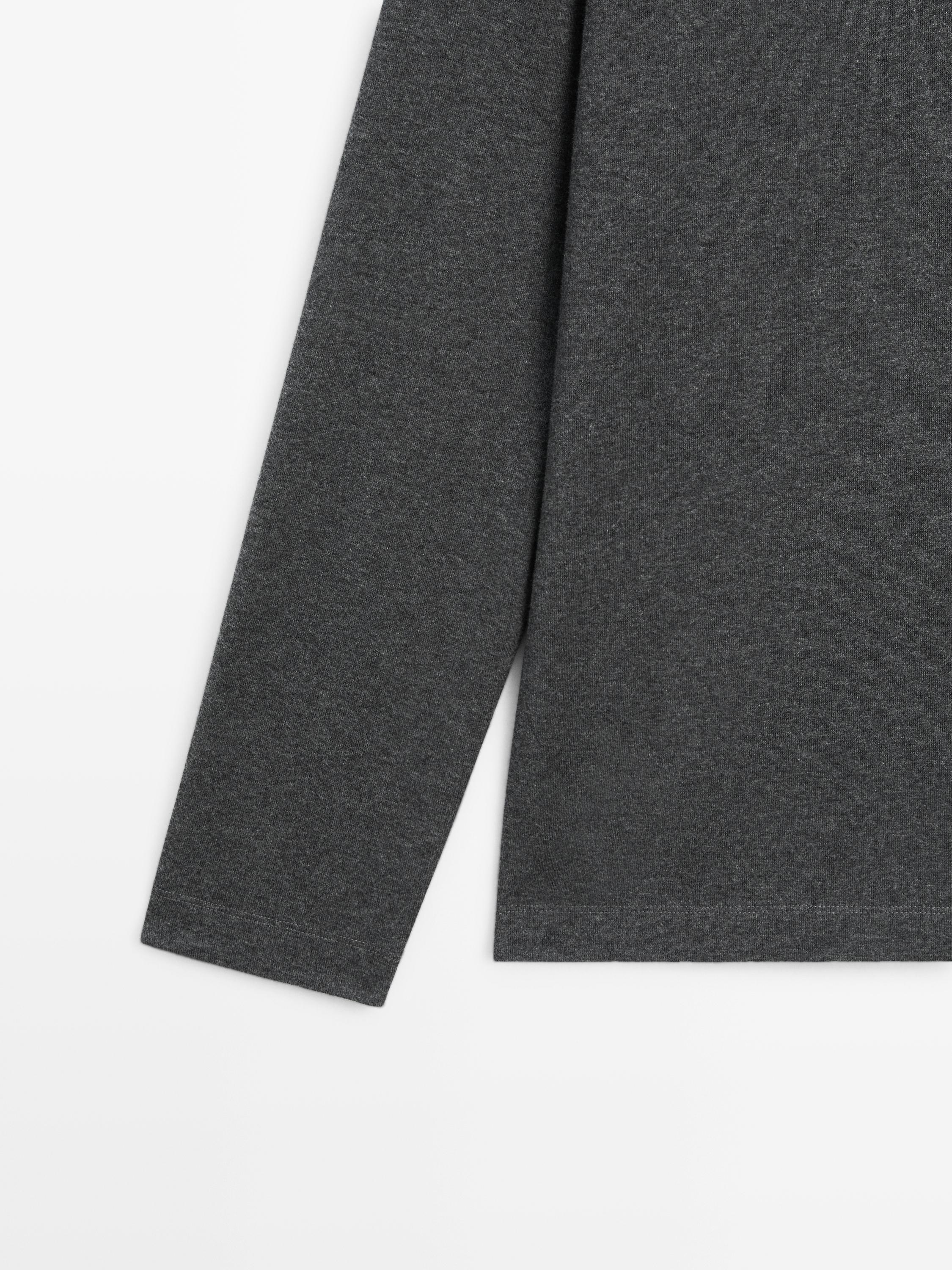 Long sleeve polo shirt with zip-up collar